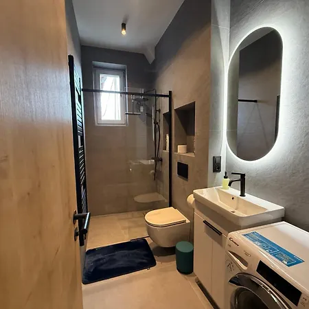 New Cozy With Parking Vitezna