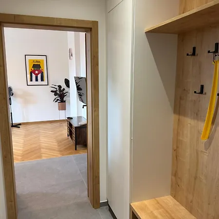 New Cozy With Parking Vitezna דירה *