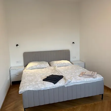 דירה New Cozy With Parking Vitezna
